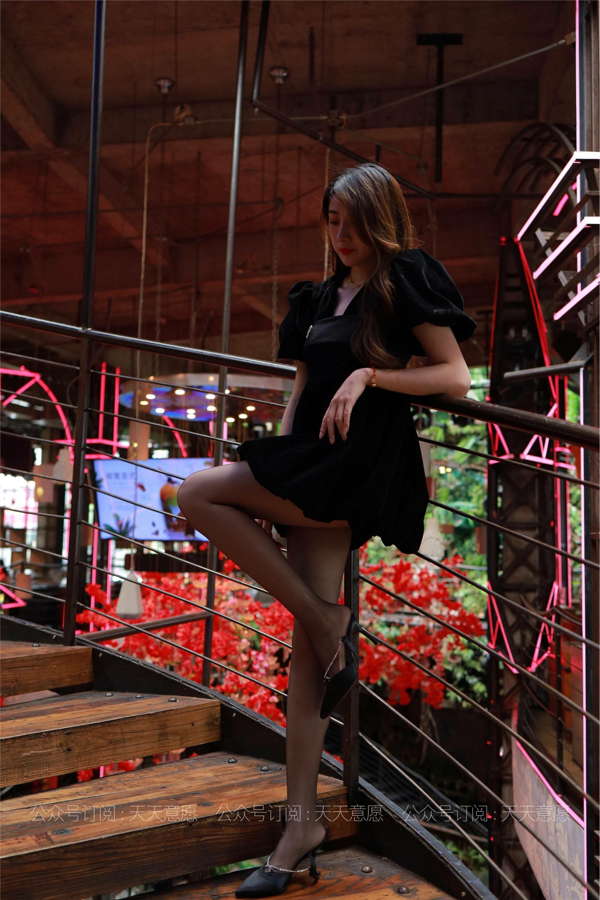 IESS异思趣向  2021.07.06 丝享家853：夏夏《长腿黑天鹅》